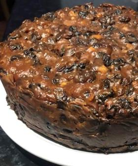 This 4-Ingredient Slow Cooker Christmas Cake Will Change Your Life!