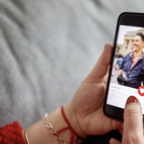 Robin Bailey's Back Into Online Dating